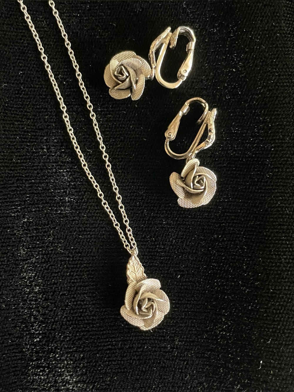Vintage Midcentury 3-D Floral Rose Cottage Necklace and Clip Earrings Silver